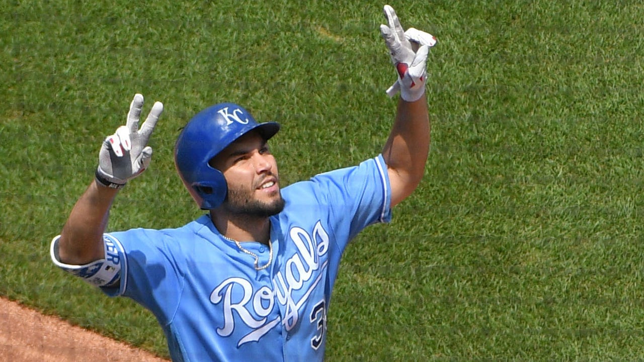 Royals sweep White Sox with fourth walk-off win of homestand